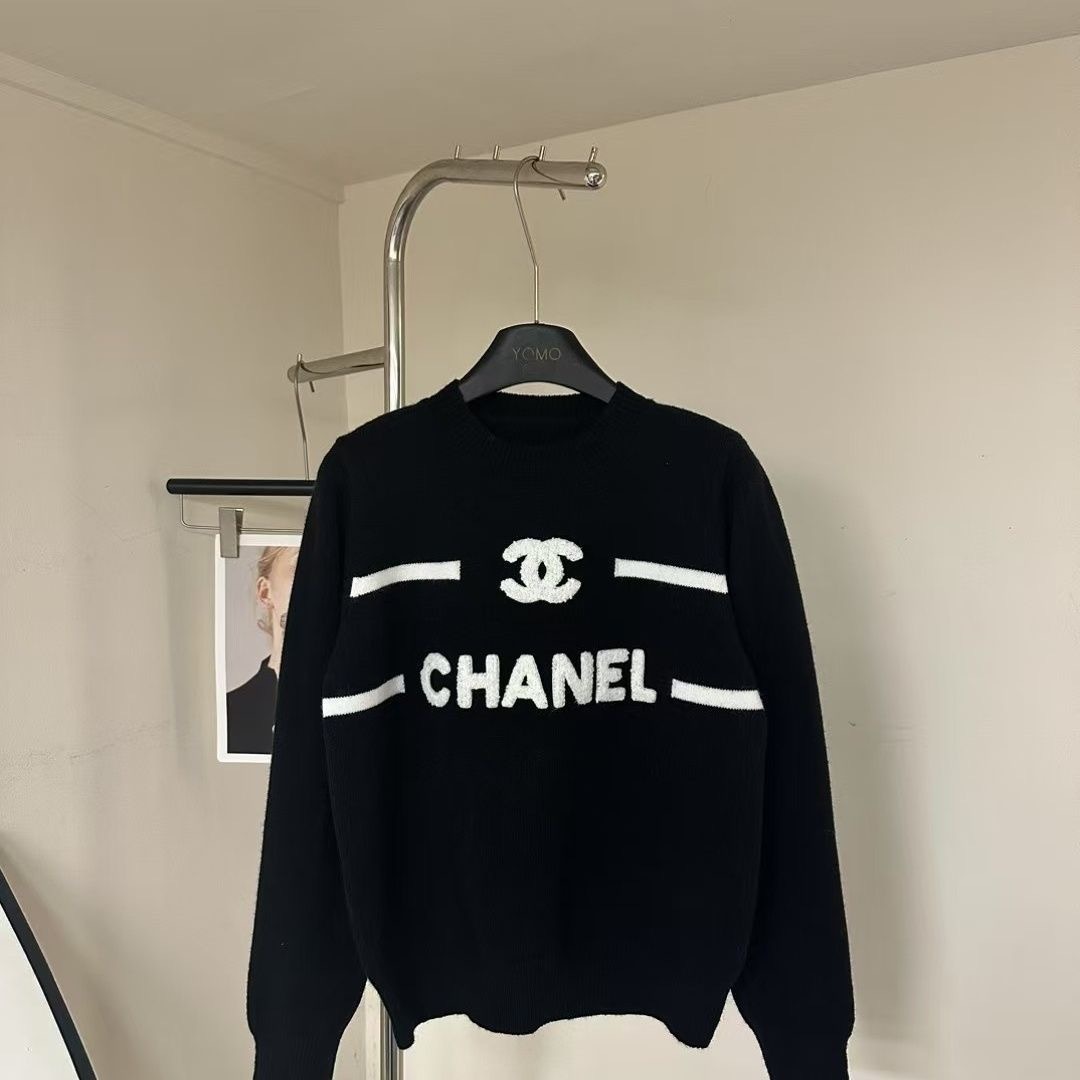 CC Classic embroidered LOGO sweater in black and white