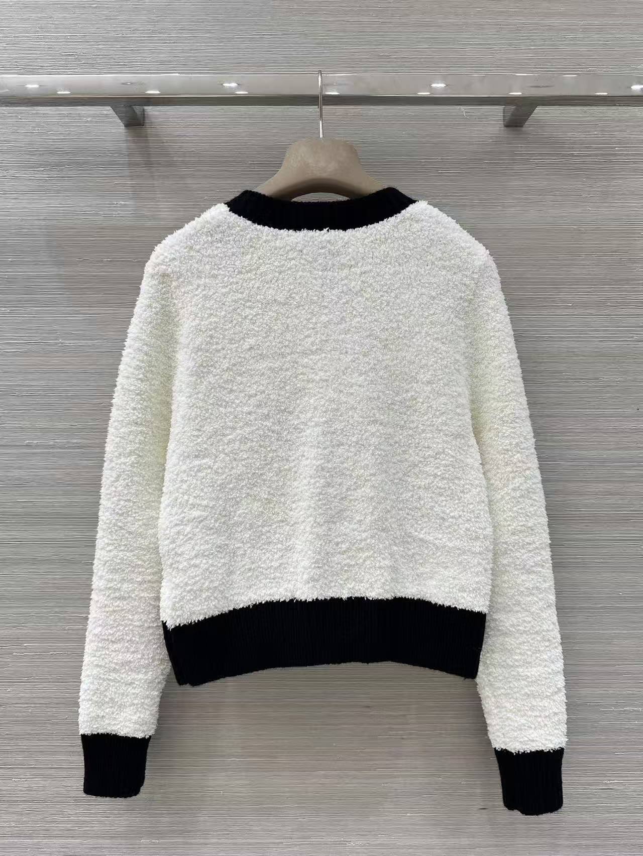 CC 25SS  Classic black and white contrasting pocket knit cardigan