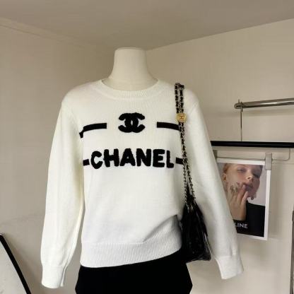 CC Classic embroidered LOGO sweater in black and white