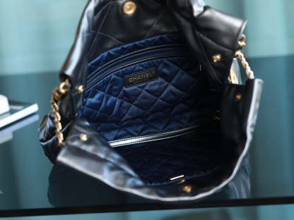 Handbag Shiny Calfskin & Gold-Tone Metal metal gray