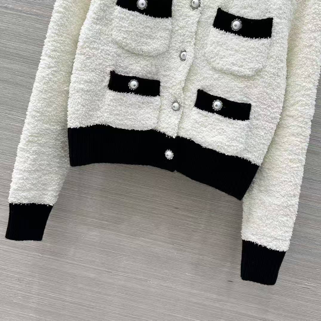 CC 25SS  Classic black and white contrasting pocket knit cardigan