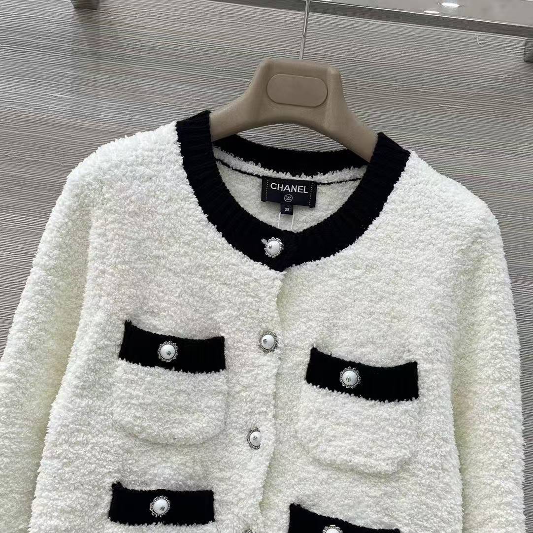 CC 25SS  Classic black and white contrasting pocket knit cardigan