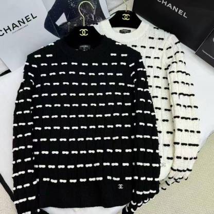 CC 25Autumn and winter collection embellished with bow tie sweater