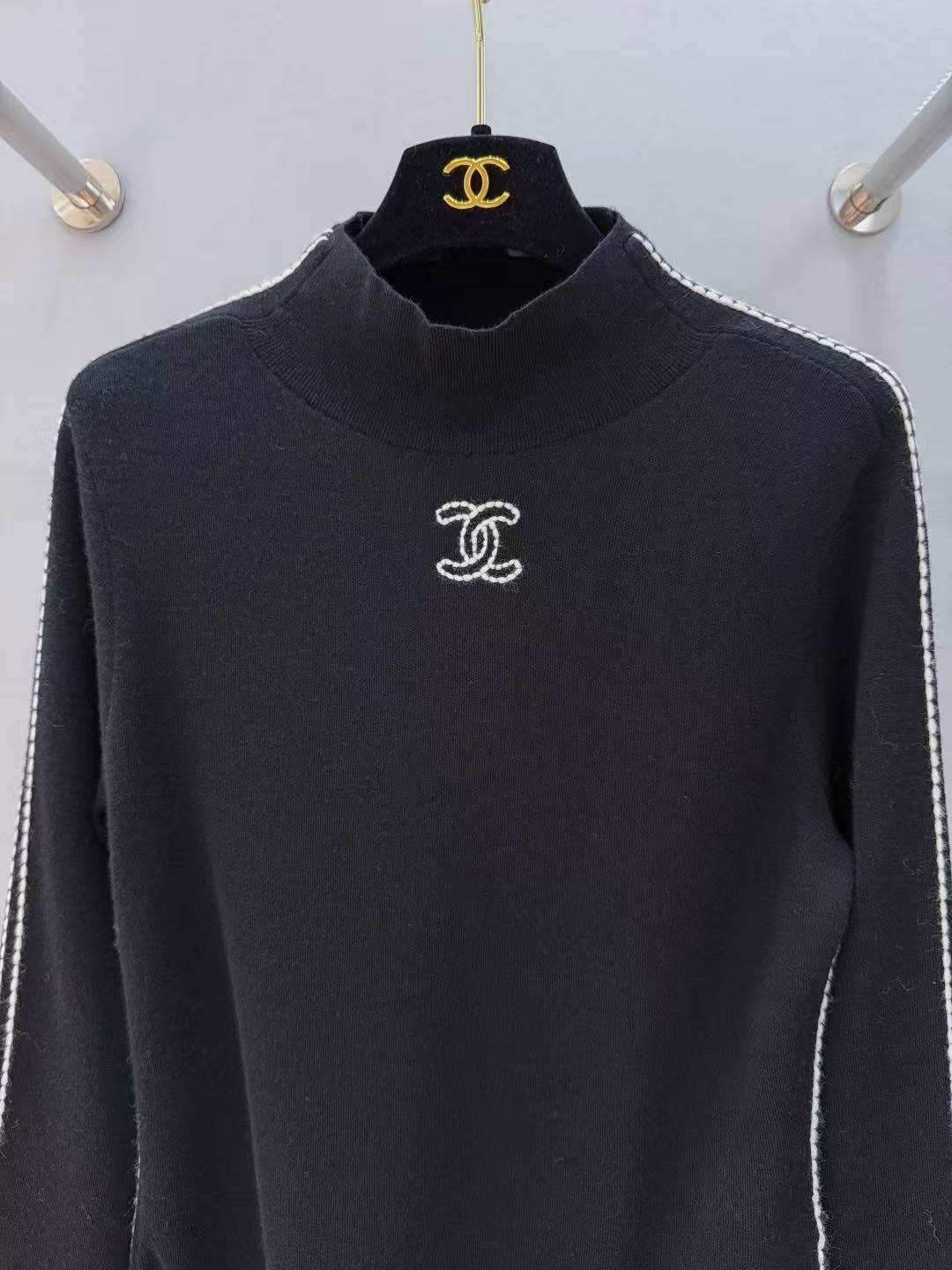 CC 25SS Double C-line high neck knitted sweater