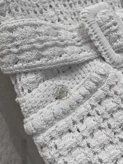 CC 26SS   Hollow knit doll collar top