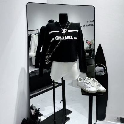 CC Classic embroidered LOGO sweater in black and white