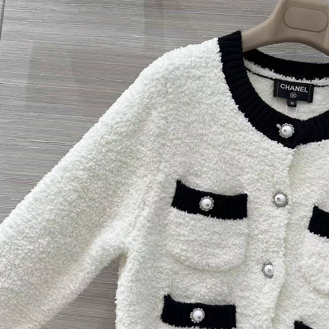 CC 25SS  Classic black and white contrasting pocket knit cardigan