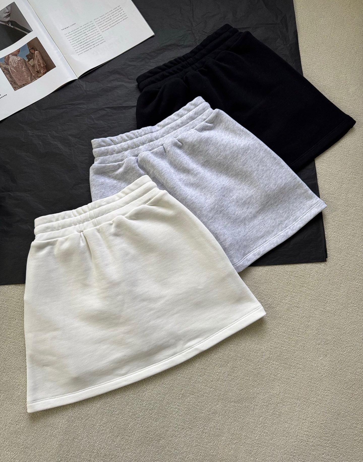 MIU25SS College Style Shorts