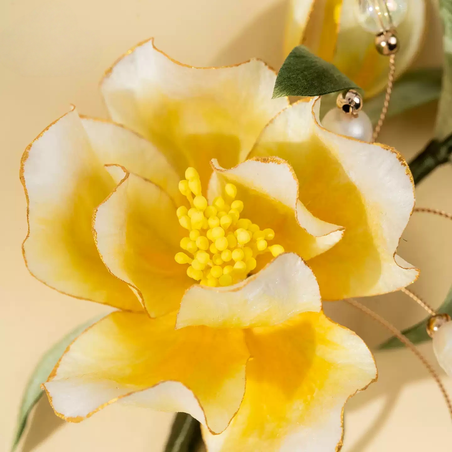 Calendula Flower Themed Intangible Cultural Heritage Velvet Brooch, Handmade with Mulberry Silk, Chinese-Style High-End Exquisite Accessory, Ideal Gift for Teachers