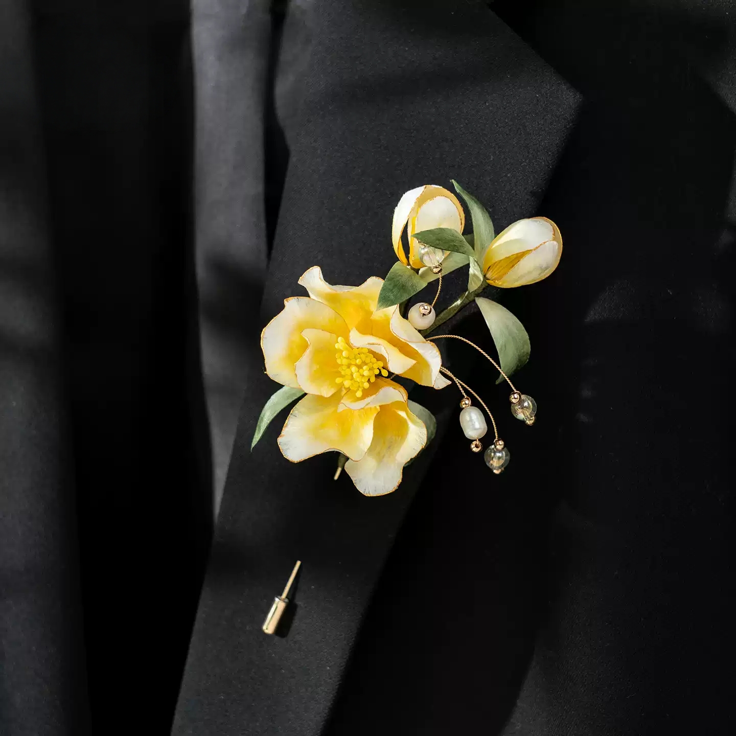 Calendula Flower Themed Intangible Cultural Heritage Velvet Brooch, Handmade with Mulberry Silk, Chinese-Style High-End Exquisite Accessory, Ideal Gift for Teachers