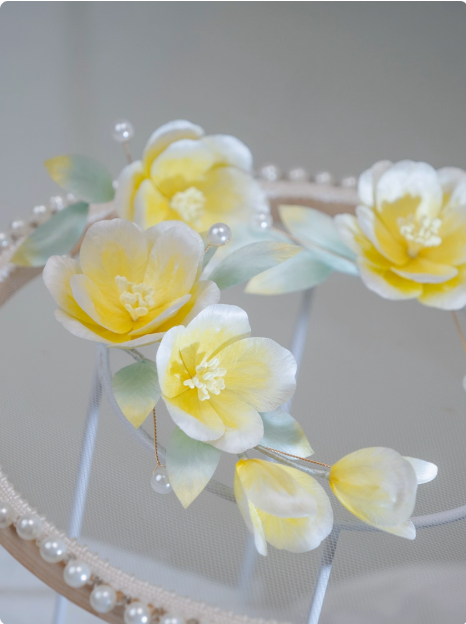 Traditional hand-crafted intangible cultural heritage velvet flower hairpin made of silk.