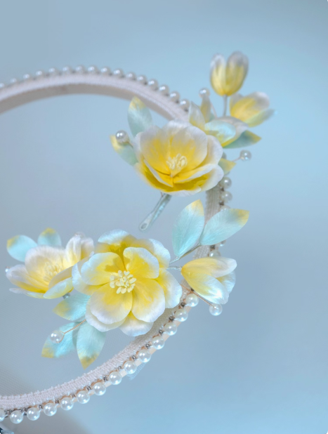 Traditional hand-crafted intangible cultural heritage velvet flower hairpin made of silk.