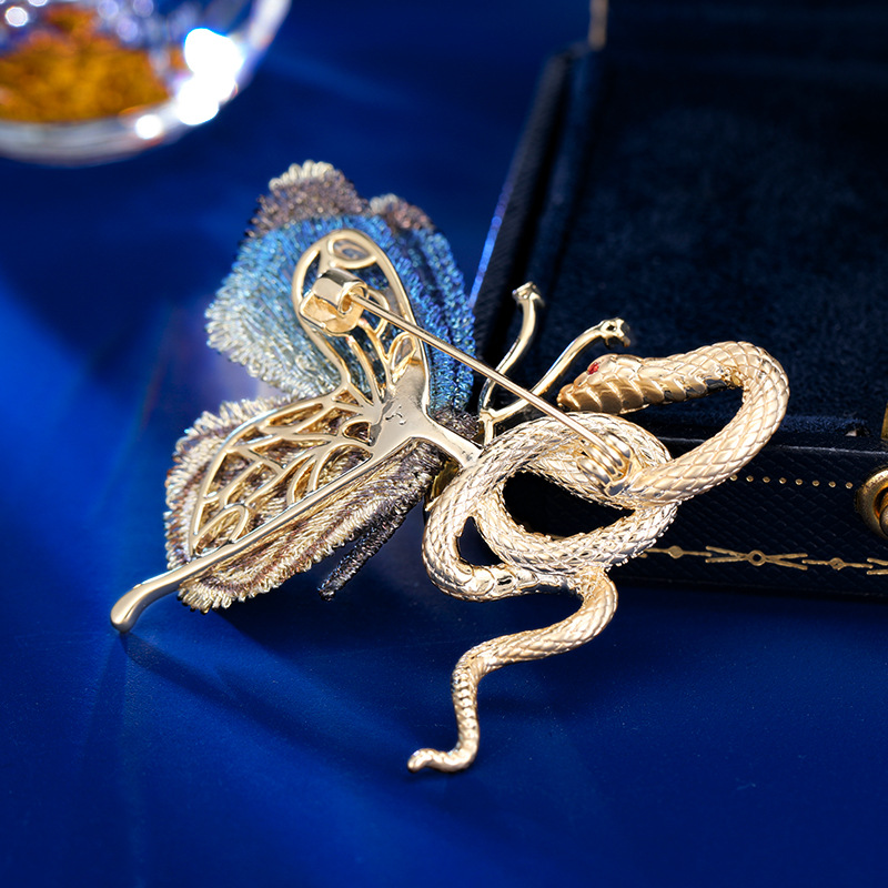 New Original Niche Design Serpent and Butterfly Brooch, High-End Women's Clothing Accessory Pin, Versatile Suit Corsage