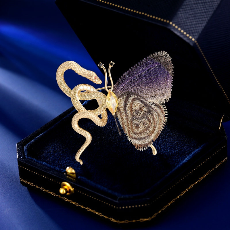 New Original Niche Design Serpent and Butterfly Brooch, High-End Women's Clothing Accessory Pin, Versatile Suit Corsage