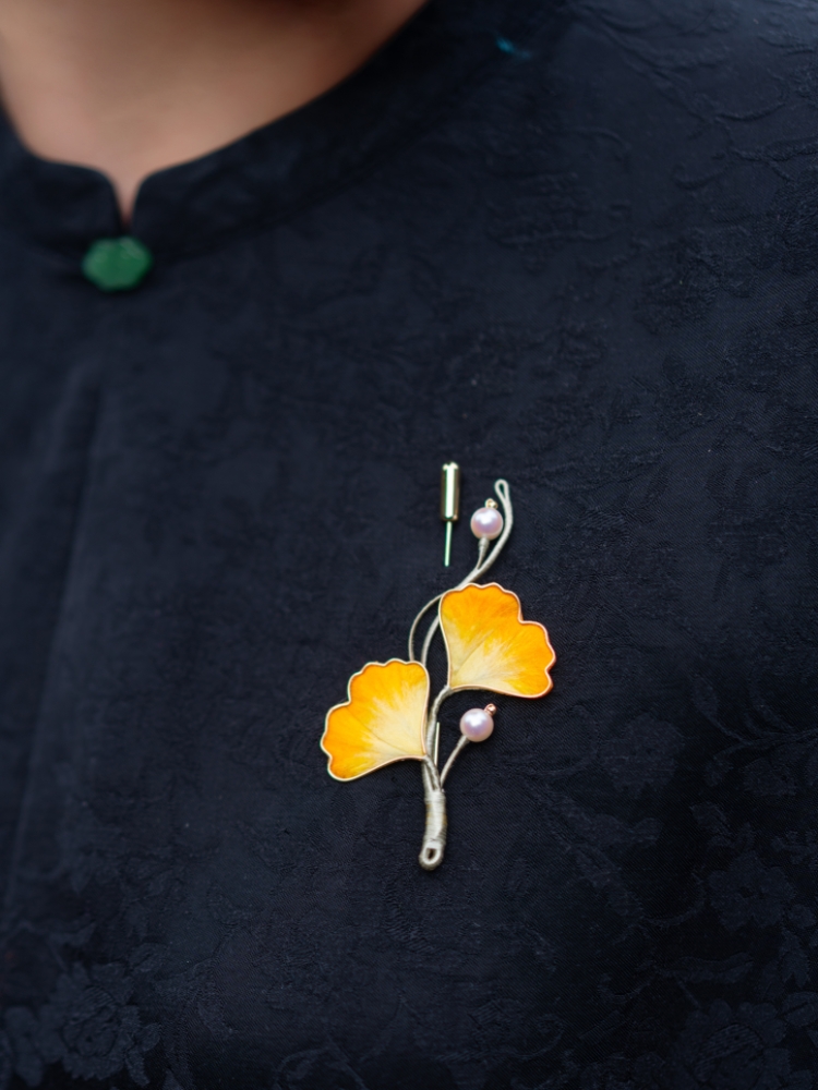 ICH Velvet Flower Ginkgo Leaf Brooch