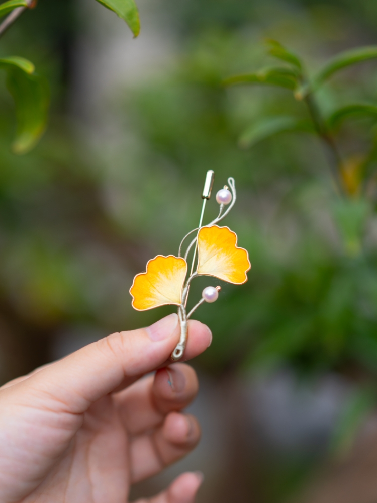ICH Velvet Flower Ginkgo Leaf Brooch