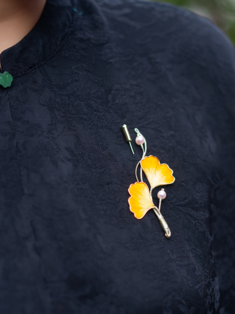 ICH Velvet Flower Ginkgo Leaf Brooch