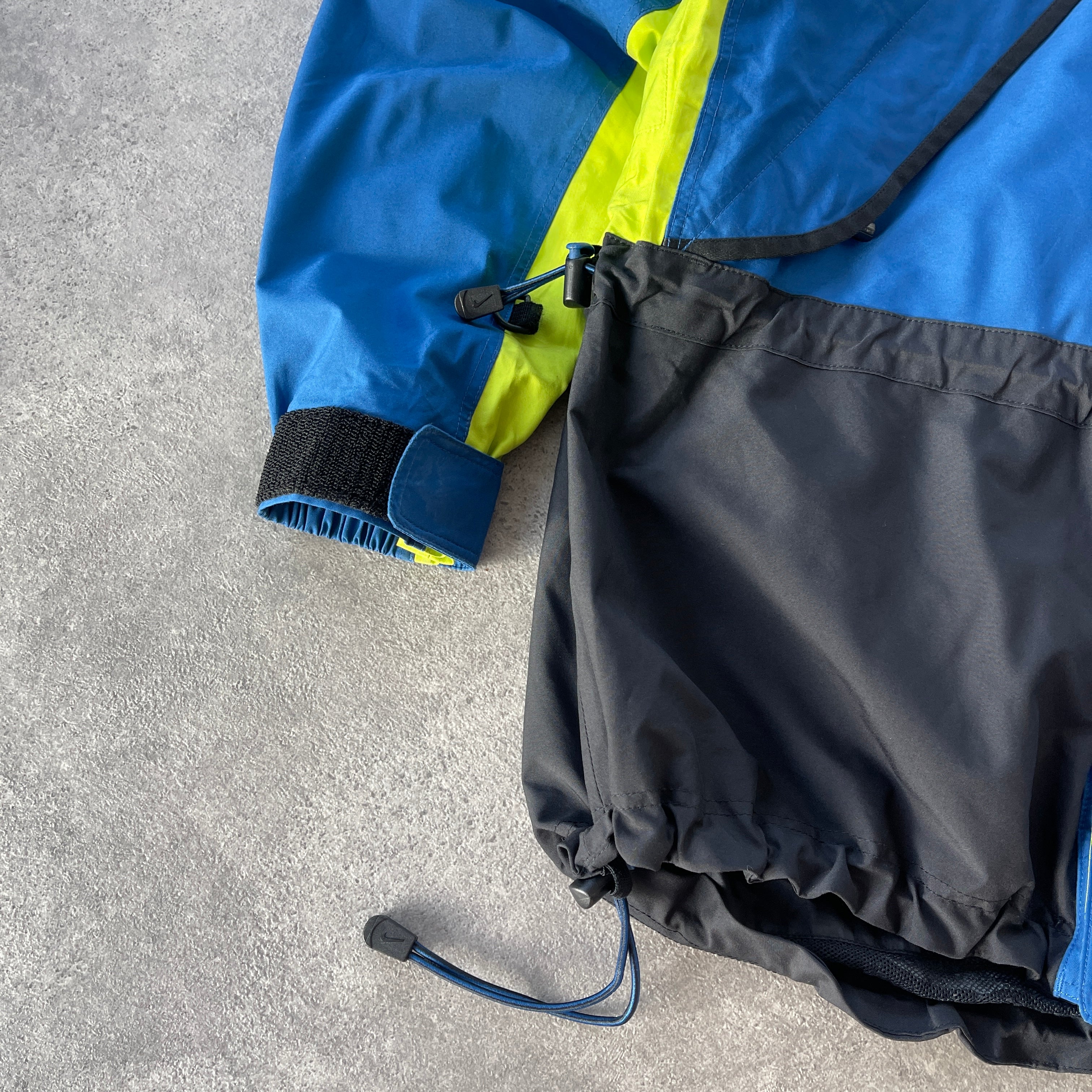 Men's storm-fit heavyweight waterproof technical jacket