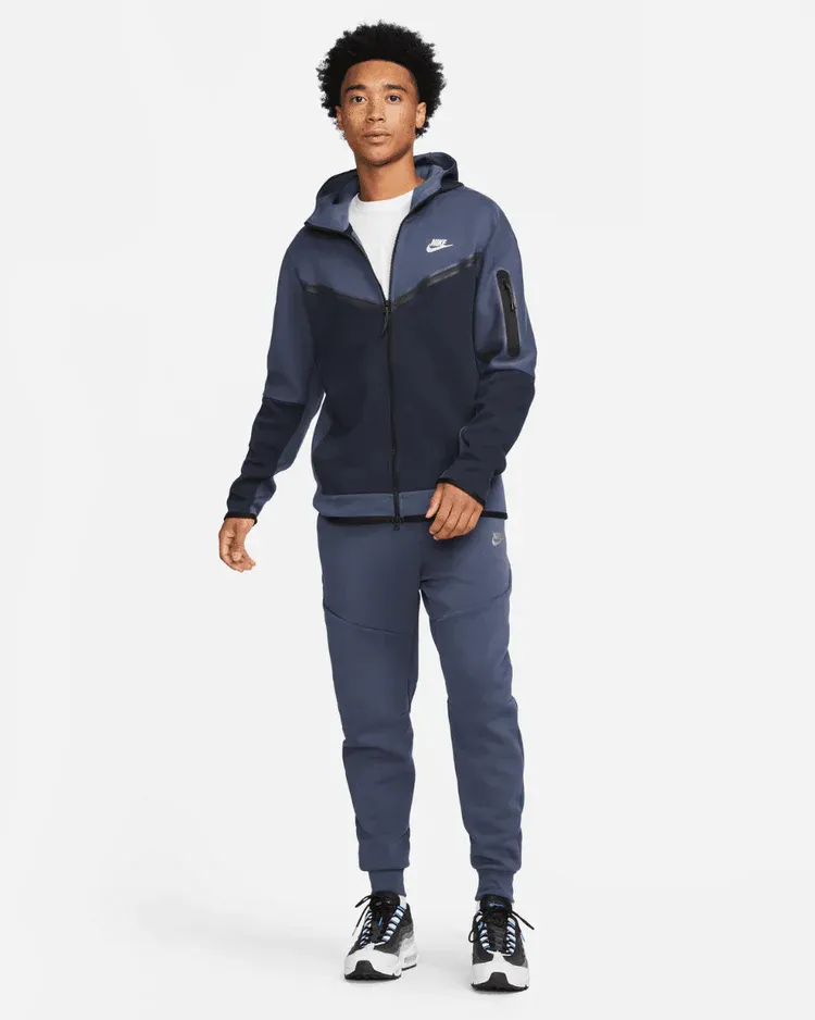 survetement nike tech fleece bleu marine