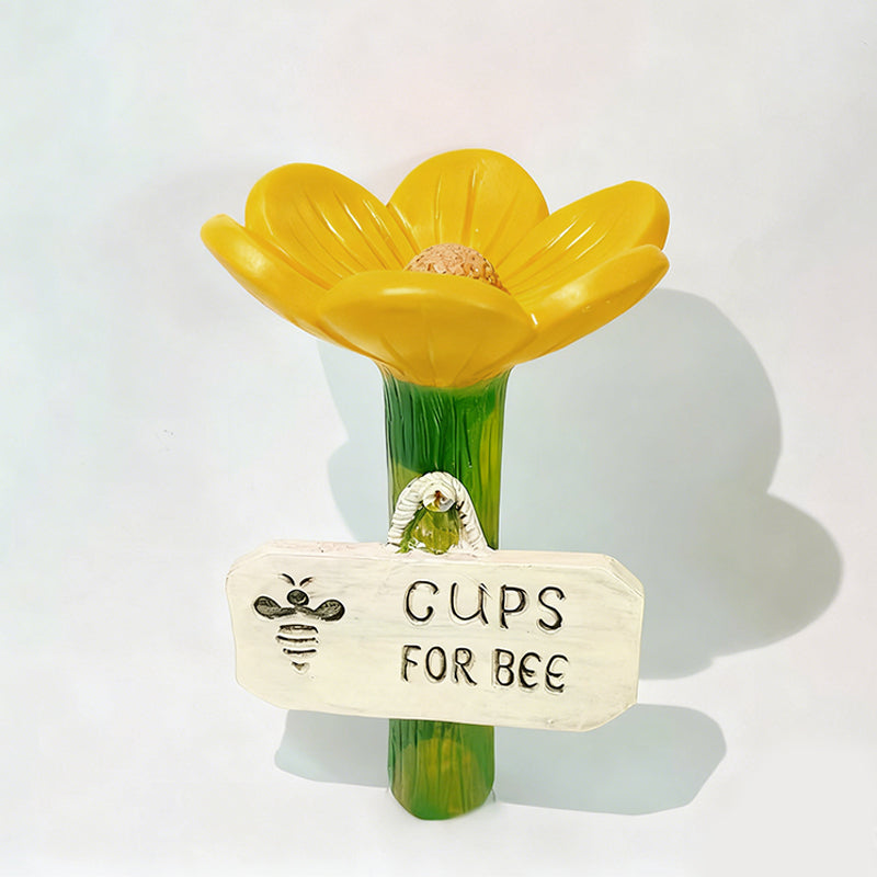 Flower-shaped Water Station for Bees