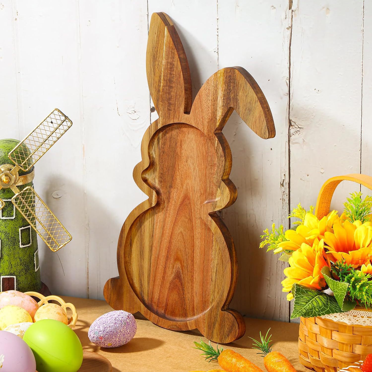 Easter bunny-patterned carved wooden candy tray, suitable for children.