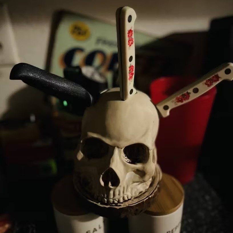 💀Gothic Skull Knife Holder for Kitchen🔪【BUY 2 FREE SHIPPING】