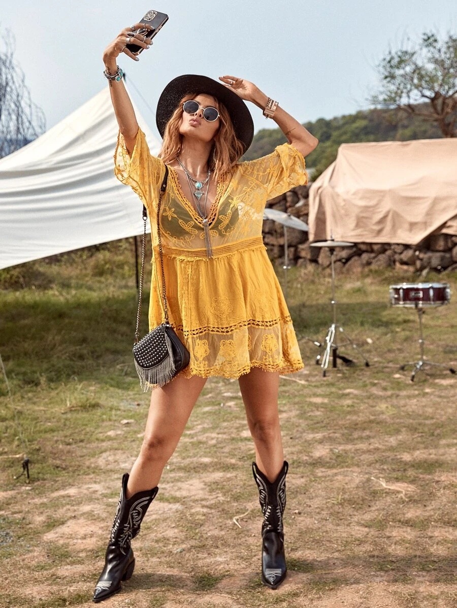 💎 Romantic & Chic: Vaela V-Neck Lace Top