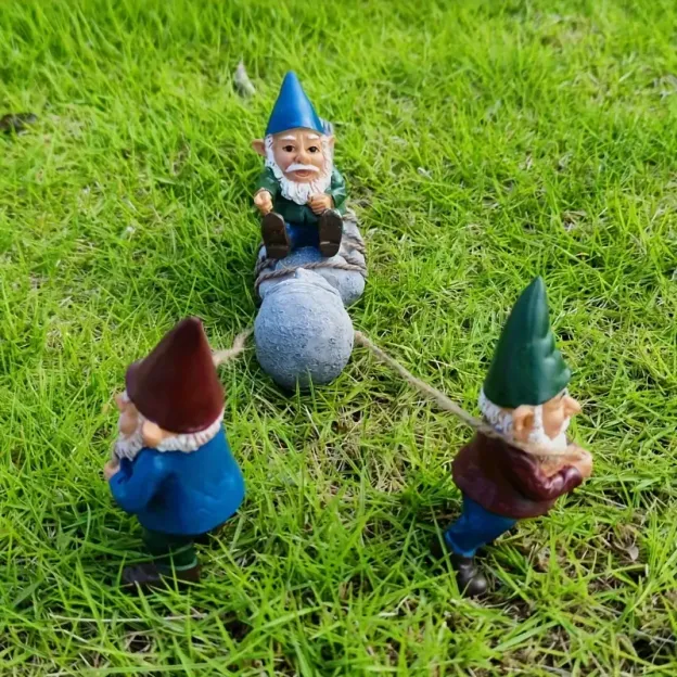 3PCS Whimsical Gnome Alien Capture Garden Statues
