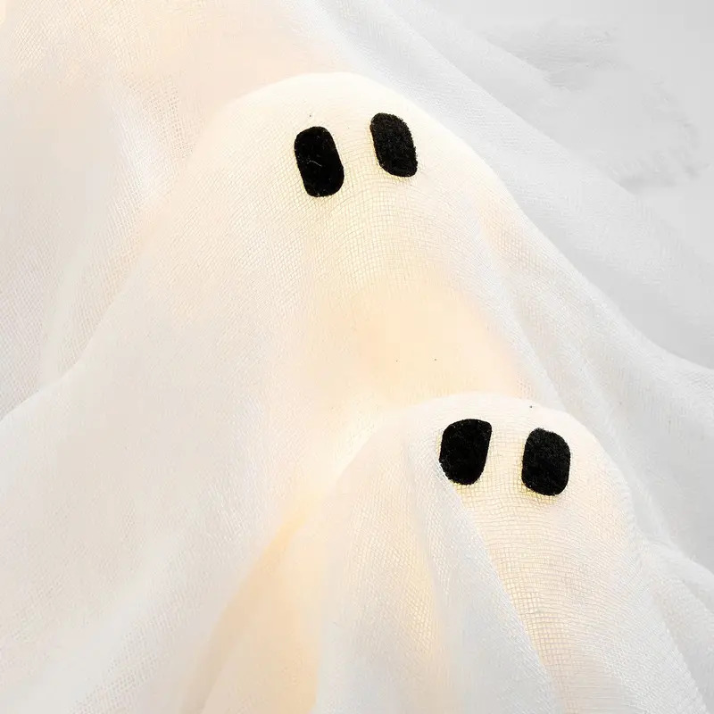 Halloween Glowing Ghost Wreath: Spooky-Cute Magic for Your Holiday Decor