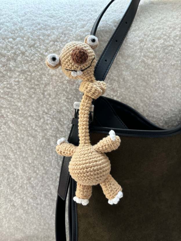 Handmade Crochet Prehistoric Sloth Bag Charm - Funny Long Neck Sloth Plush Toy，Gift for Animal Lovers