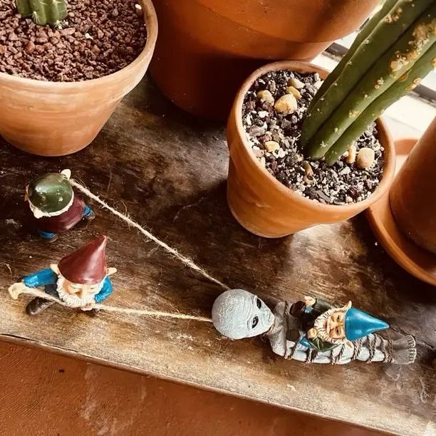 3PCS Whimsical Gnome Alien Capture Garden Statues