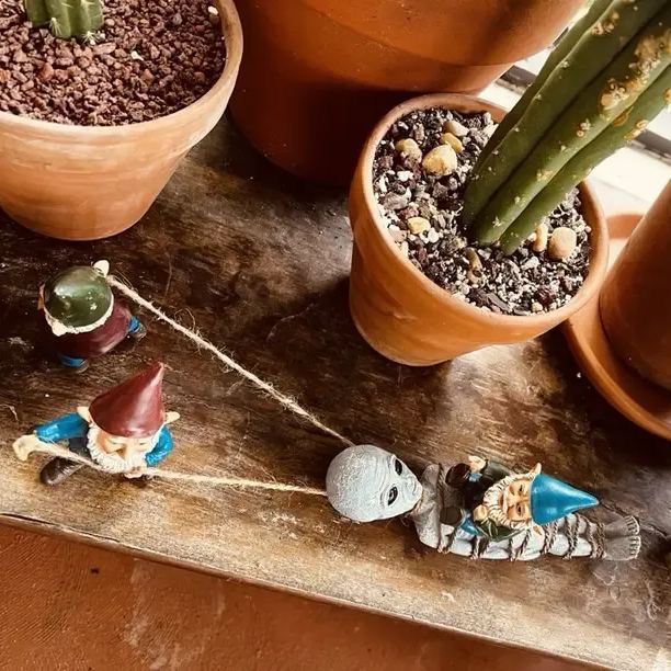 3PCS Whimsical Gnome Alien Capture Garden Statues
