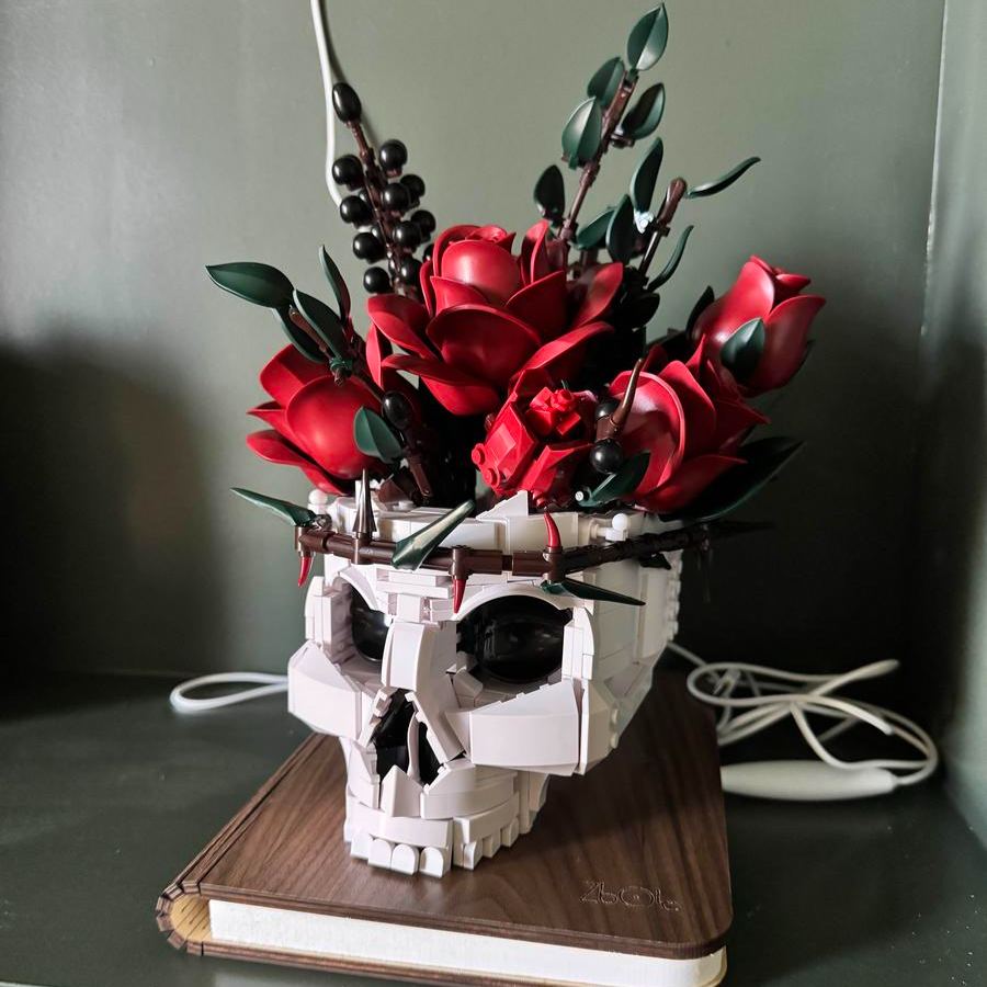 💀Gothic Skull & Rose Building Blocks Set – 1101pcs🌹