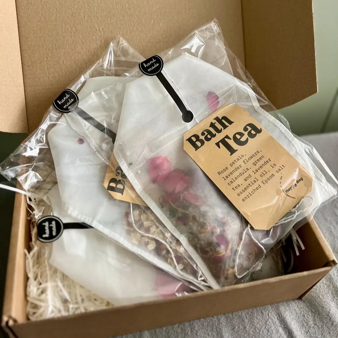 Herbal bath sachets: Aromatherapy bath salts