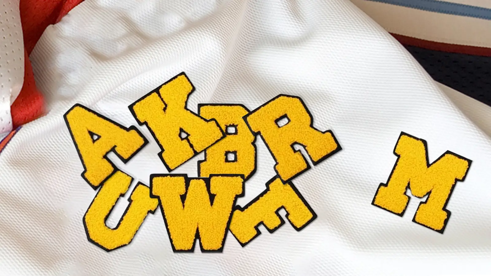 How to Iron on Letters to a Jersey