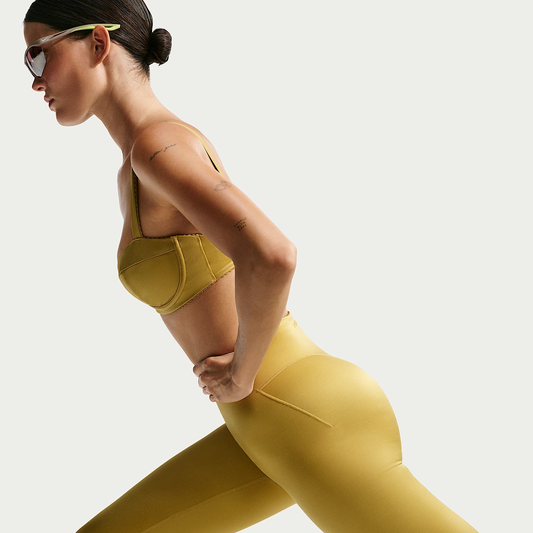 NikeSKIMS Satin Shine - NikeSKIMS Satin Shine Leggings mit hohem Bund (66 cm, Damen)