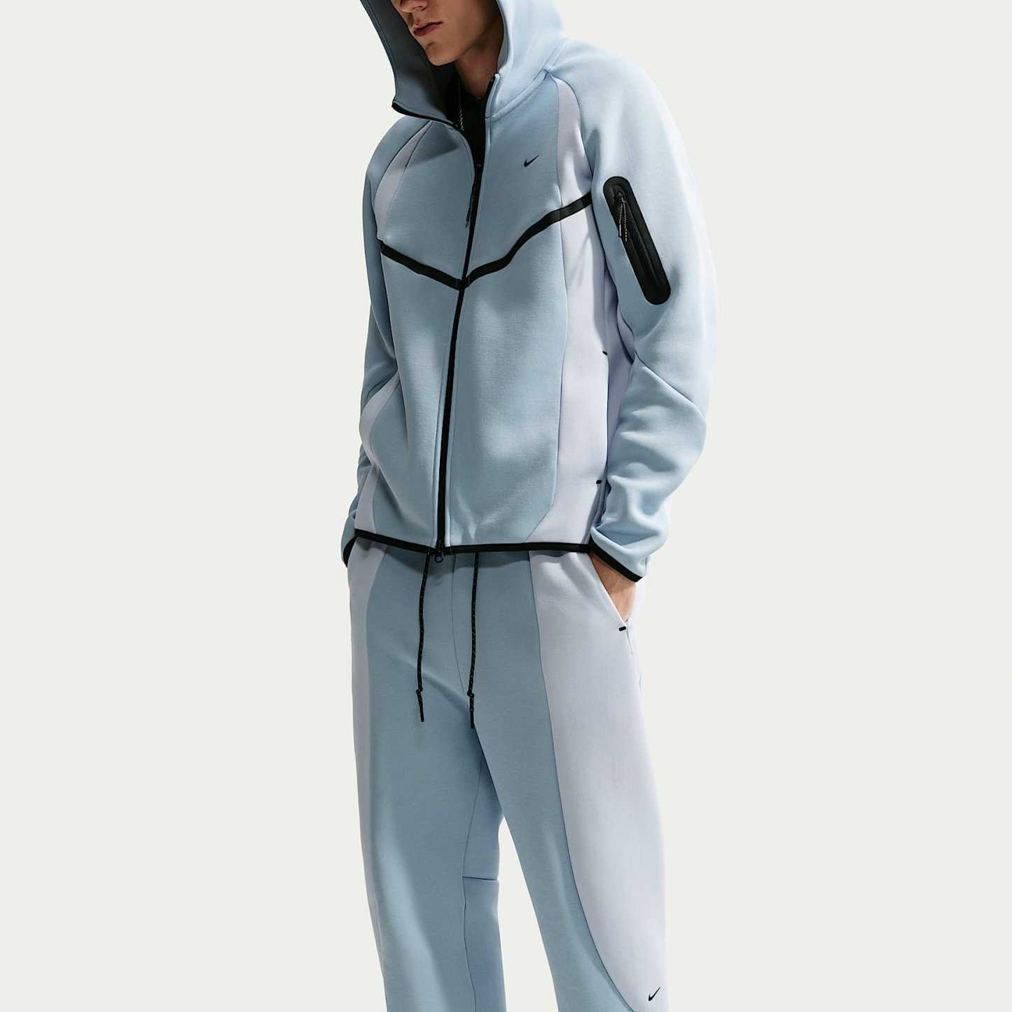 Nike Tech - Nike Tech Fleece-Hose mit offenem Saum und Farbblock-Design (Herren)