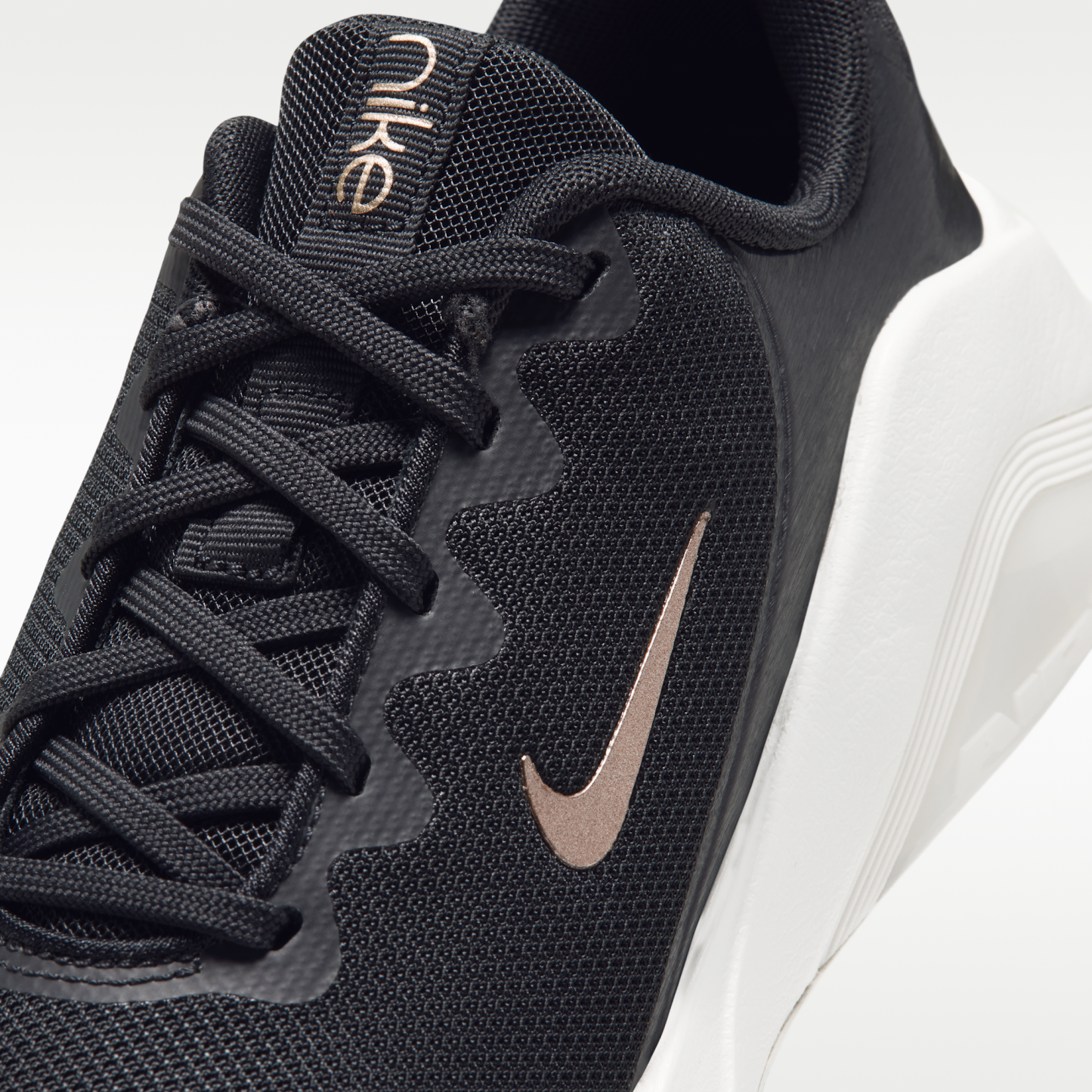 Nike Bella 7 - Off Noir/Sail/Blur - 7