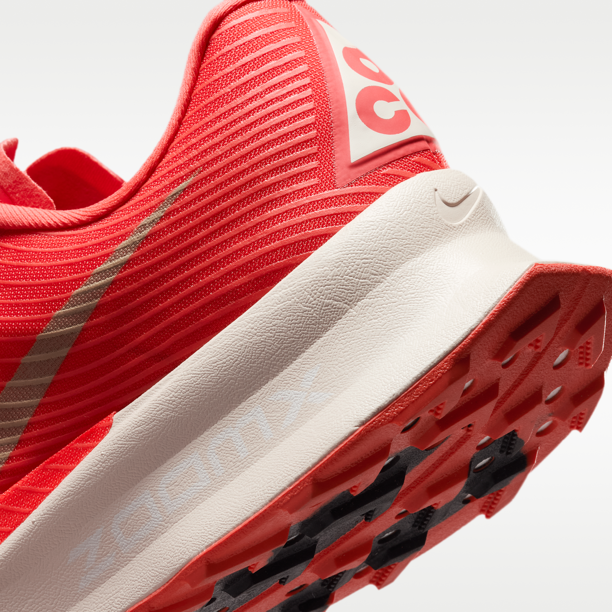 Nike ACG Ultrafly Trail - Light Crimson/Summit White/Summit White/Pure Platinum - 8