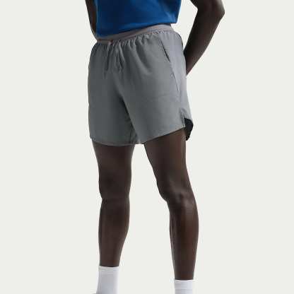 Nike Stride - Nike Stride Dri-FIT-Laufshorts mit Futter (ca. 18 cm) (Herren)