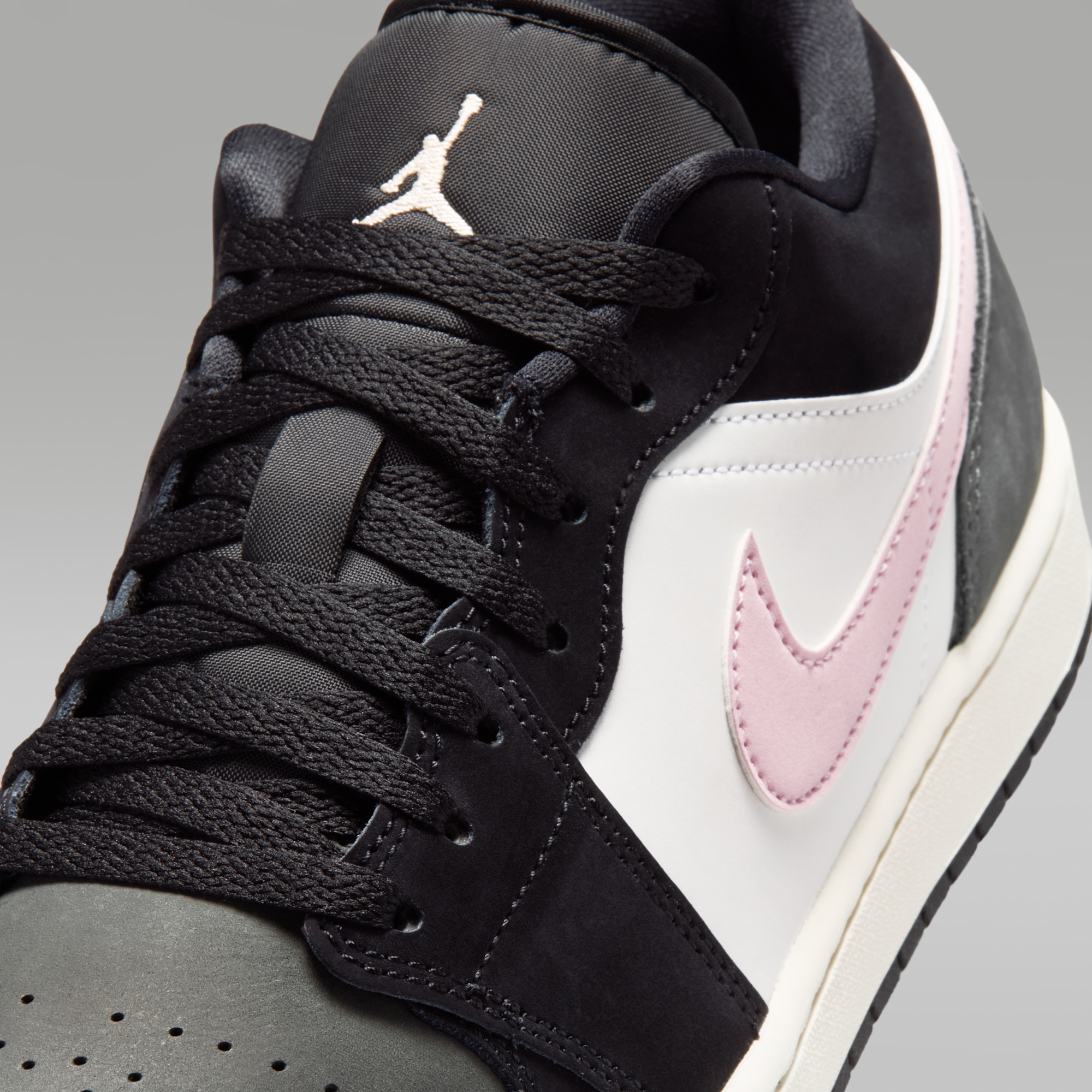 Air Jordan 1 Low SE - Μαύρο/Iron Grey/Λευκό/Iced Carmine - 7