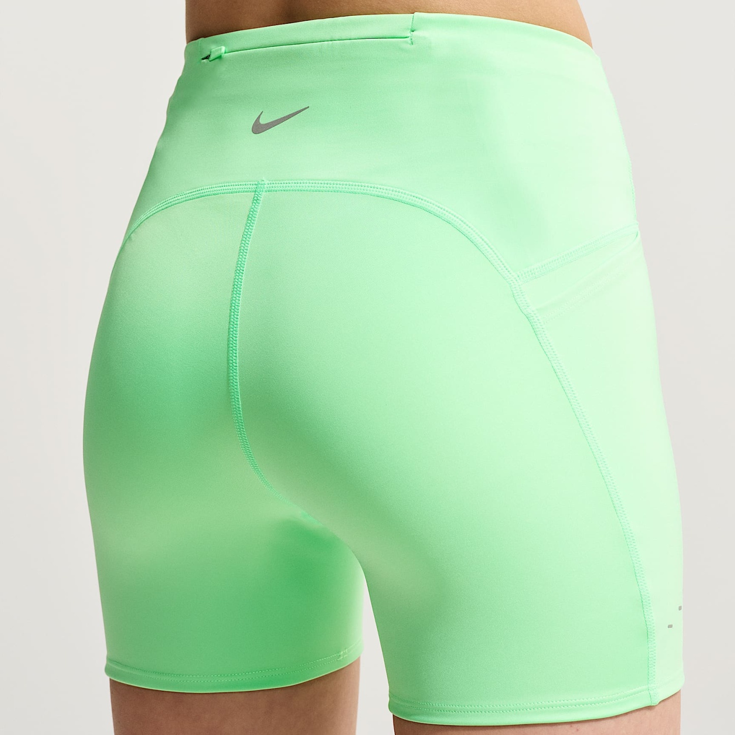 Nike Swift - Nike Swift Damen-Laufshorts mit hohem Taillenbund und Taschen (ca. 10 cm)