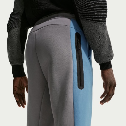 Nike Tech - Nike Tech Fleece-Hose mit offenem Saum und Farbblock-Design (Herren)