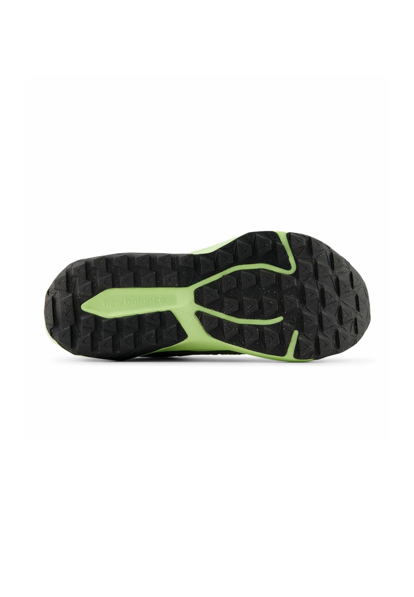 Suela de zapato con patrón de banda de rodadura triangular negro y detalles verdes, mostrando el logo de New Balance en relieve en el área del arco.