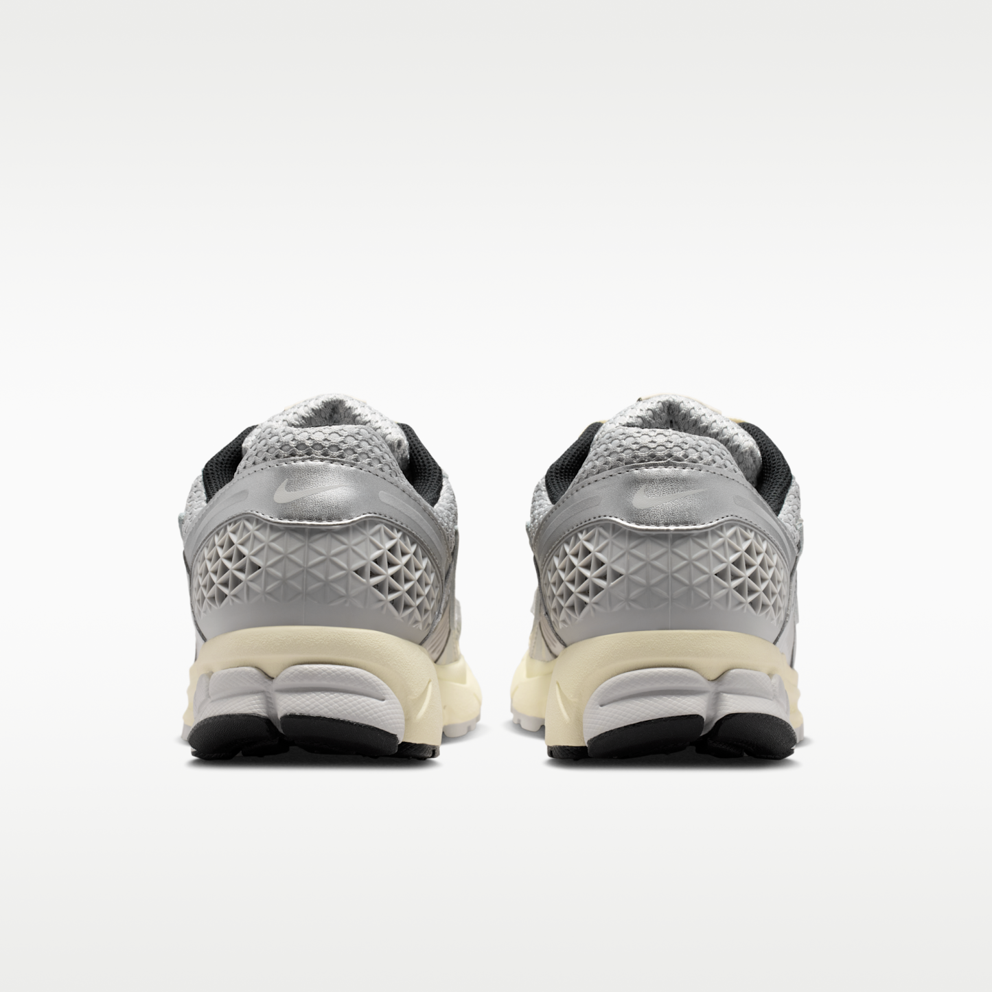 Nike Zoom Vomero 5 - Grey Fog/Metallic Silver/Coconut Milk/Chrome - 6