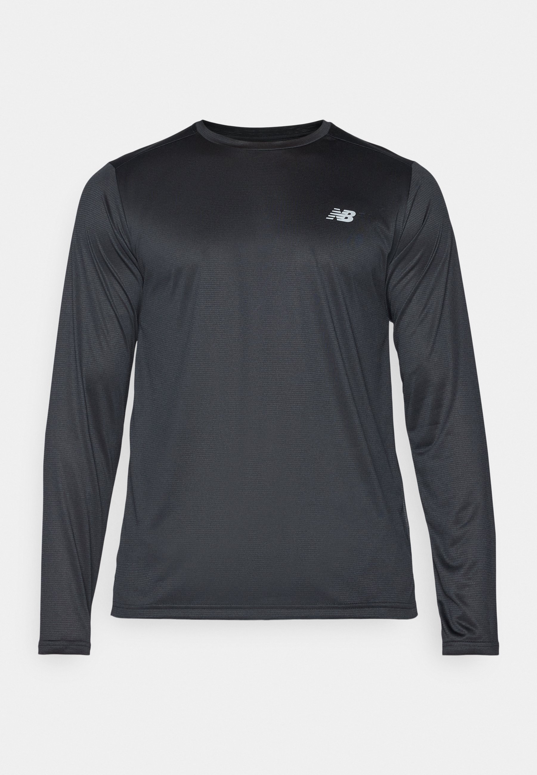 Camiseta atlética de manga larga en negro, hecha de una tela suave y ligera con una sutil textura. Presenta un pequeño logo en la parte superior izquierda del pecho.