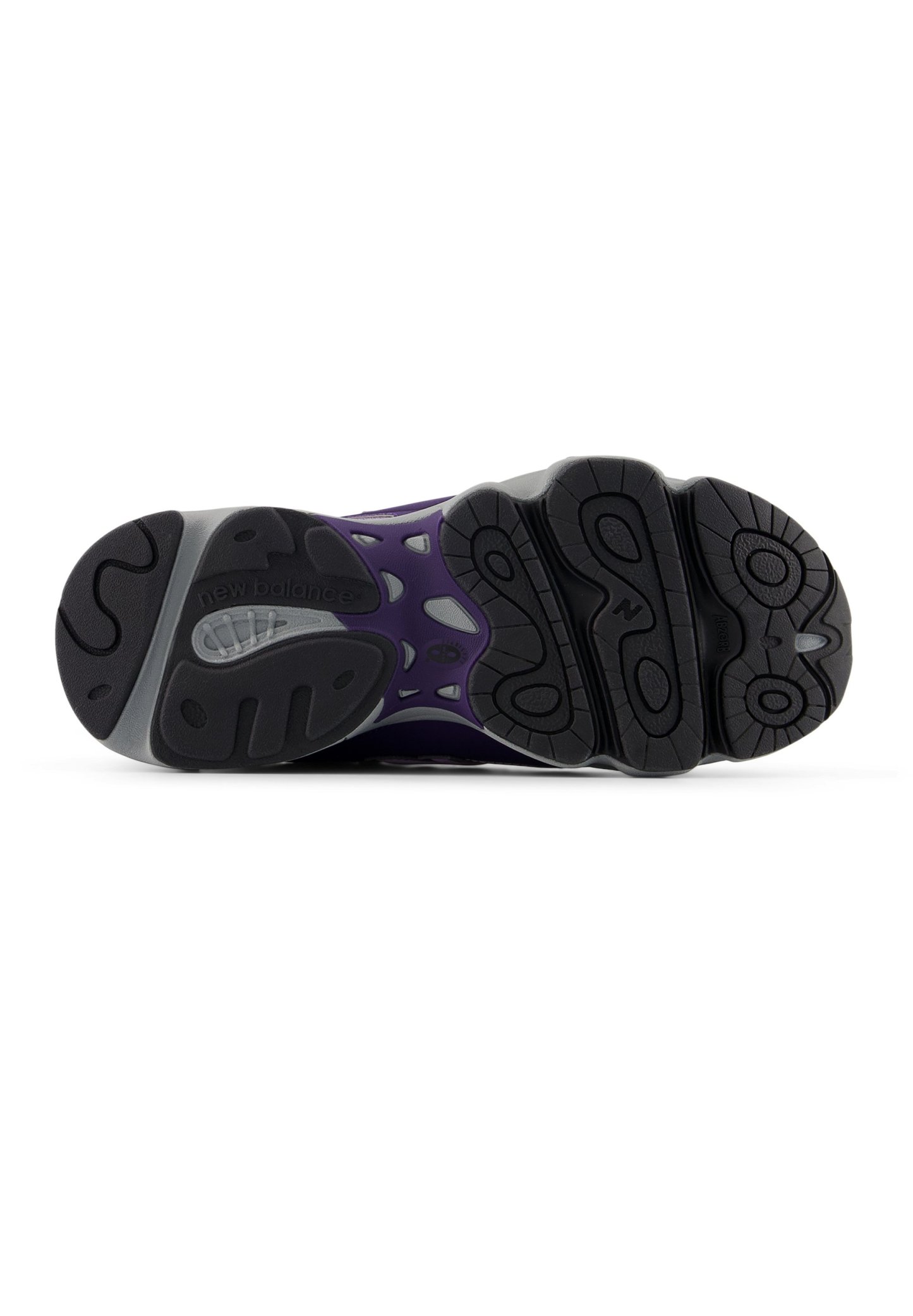 Suela de zapato deportivo púrpura con componentes de goma negra; presenta patrones ranurados y un destacado logo "N" para tracción y soporte.