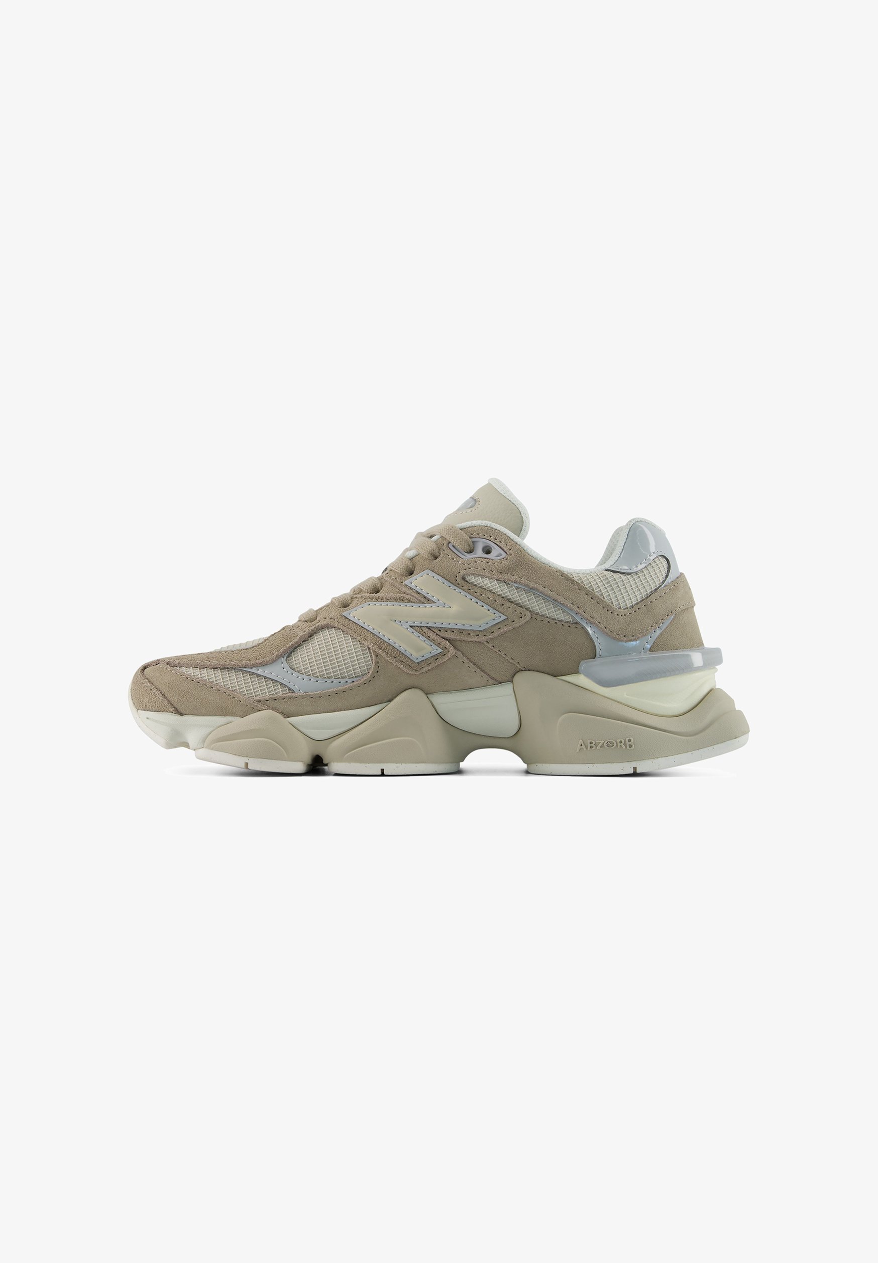 Deportiva New Balance beige y gris claro con parte superior de malla y ante, suela gruesa etiquetada con "Abzorb," vista desde el lado exterior.