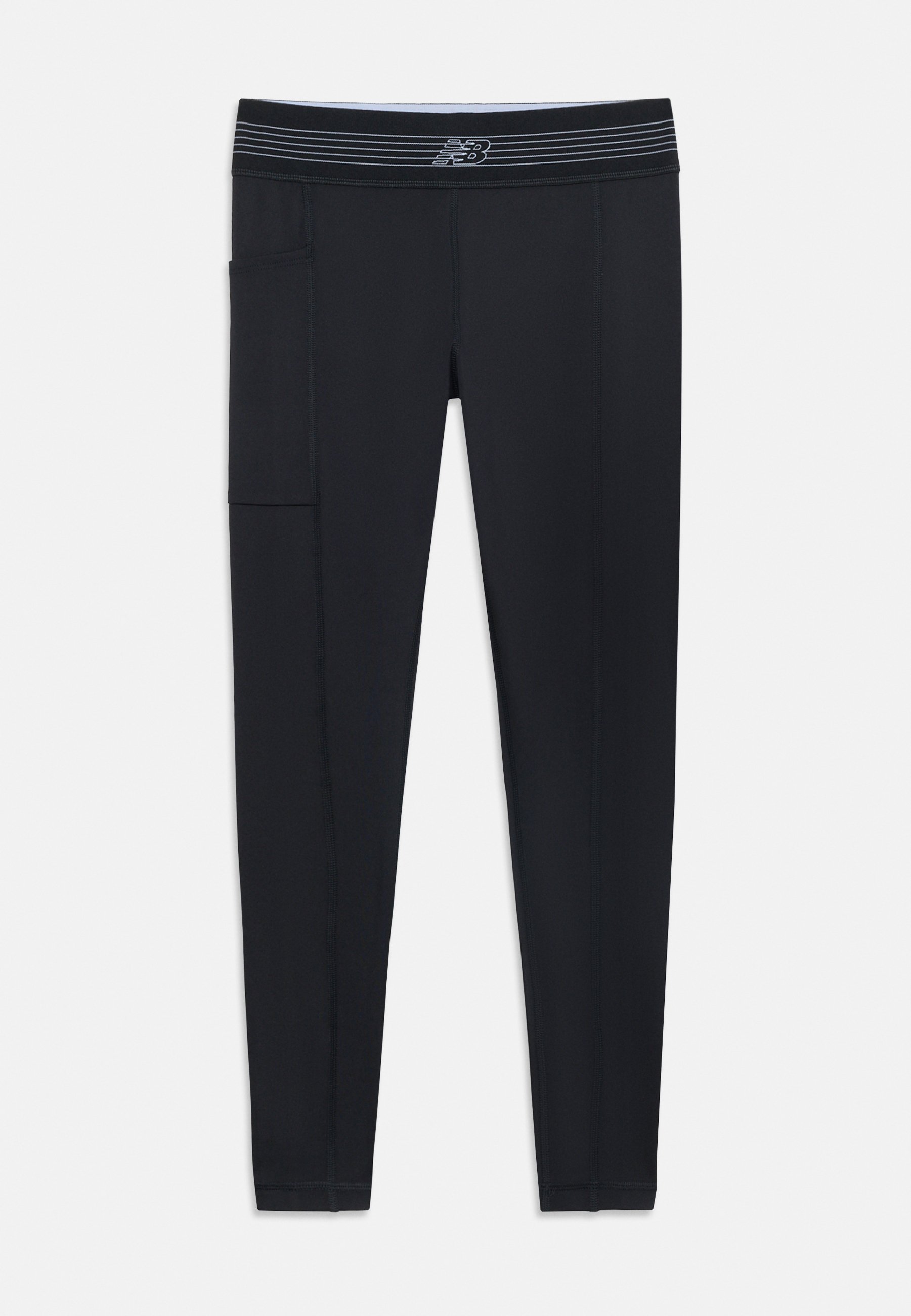 Leggings atléticos ajustados de color negro con un bolsillo lateral y una cintura a rayas que presenta un pequeño logo blanco centrado al frente.