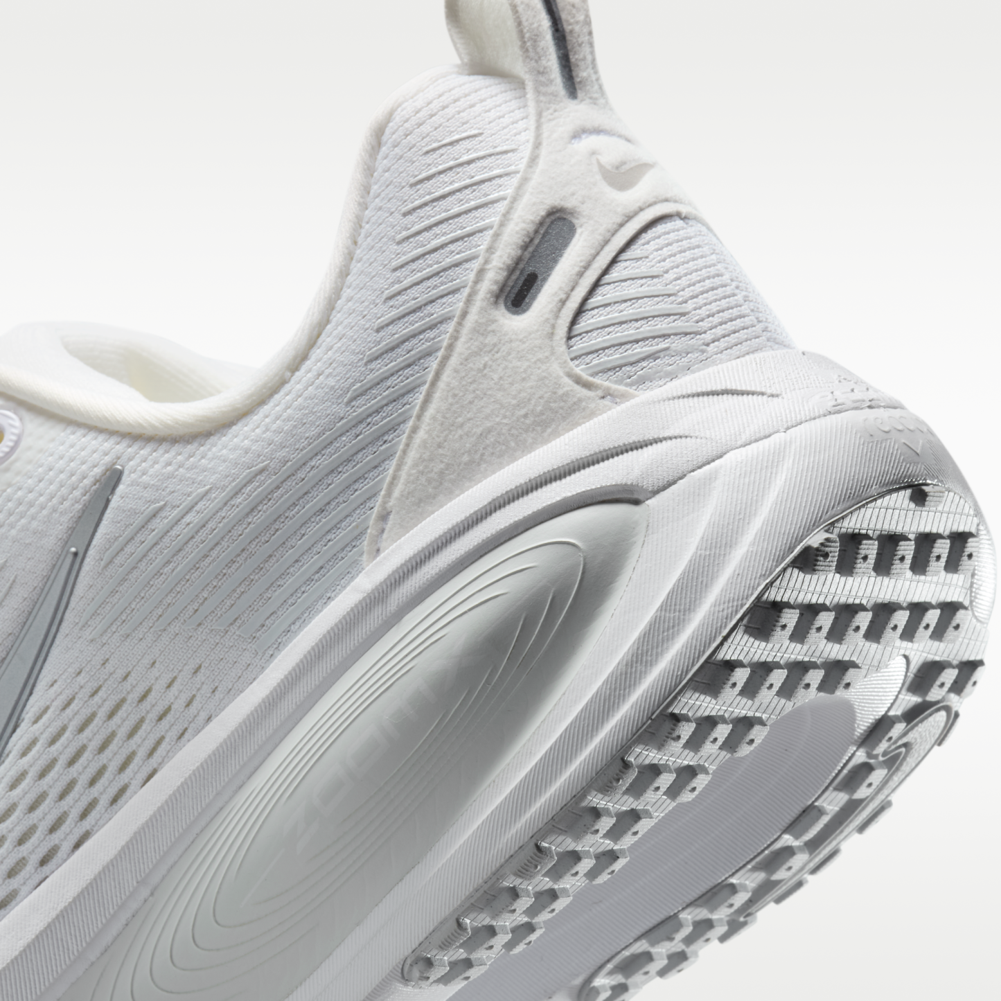 Nike Vomero 18 - Λευκό/Photon Dust/Summit White/Metallic Silver - 8
